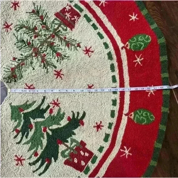 Wool Red, Green, And Cream "Country" Christmas Tree Skirt New With Tags! - Picture 4 of 10